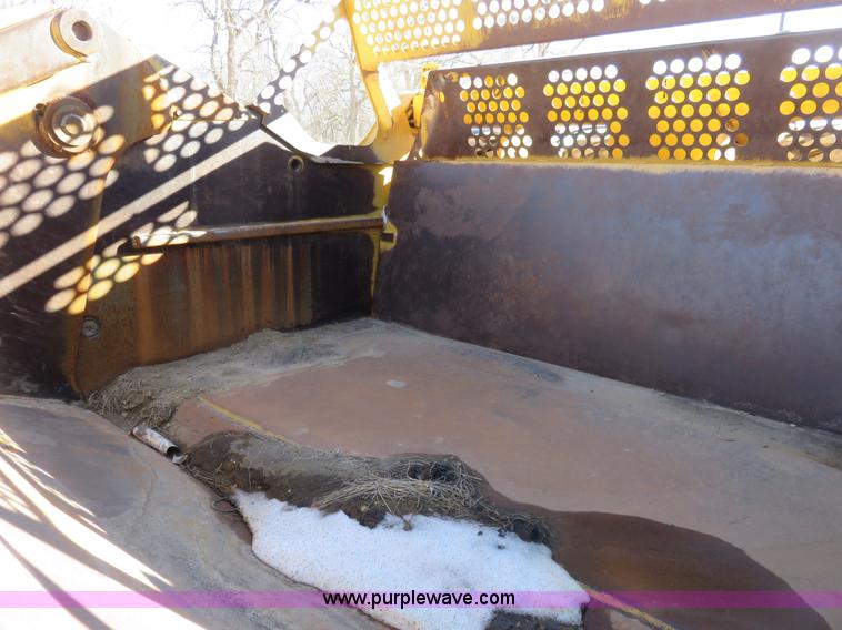 image for item I2428 2007 John Deere 1810E ejection scraper