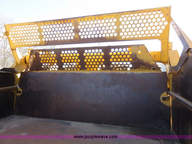 image for item I2428 2007 John Deere 1810E ejection scraper