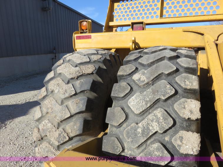 image for item I2428 2007 John Deere 1810E ejection scraper