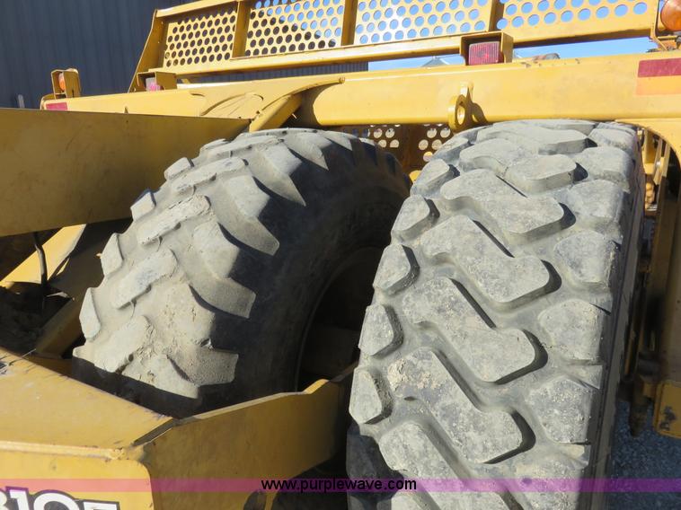 image for item I2428 2007 John Deere 1810E ejection scraper