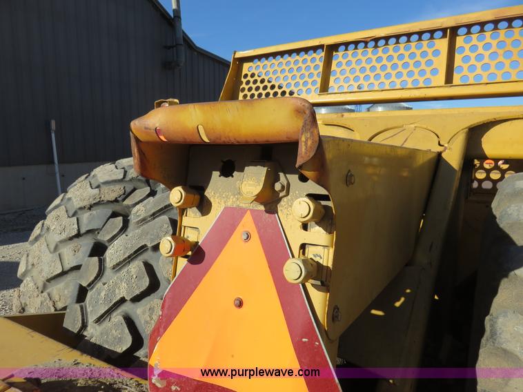 image for item I2428 2007 John Deere 1810E ejection scraper