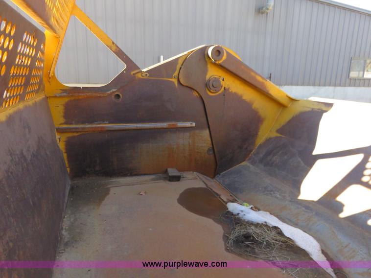 image for item I2428 2007 John Deere 1810E ejection scraper