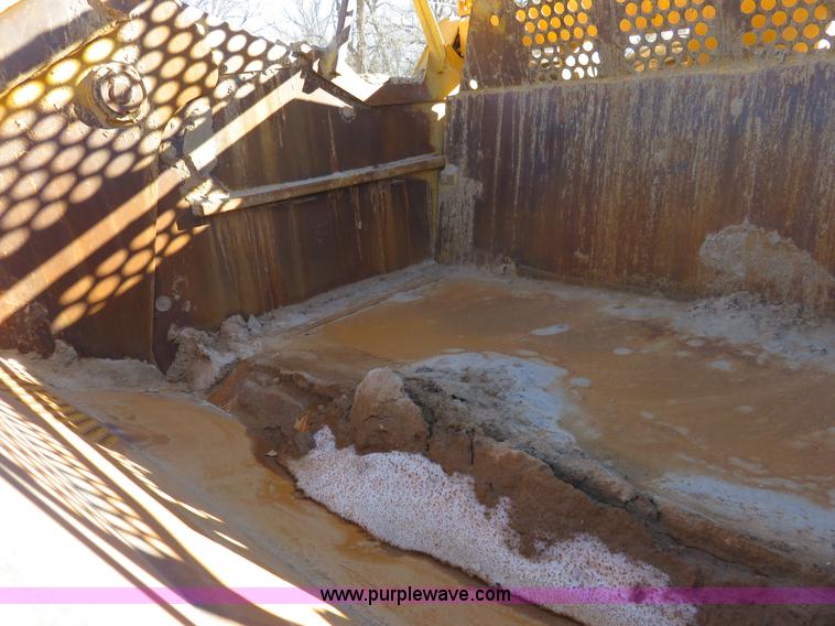 image for item I2429 2006 John Deere 1810E ejection scraper