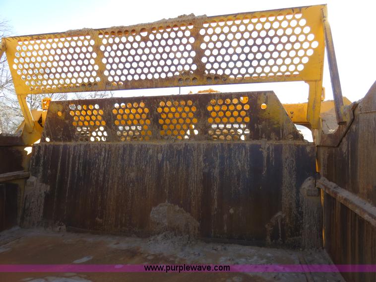 image for item I2429 2006 John Deere 1810E ejection scraper