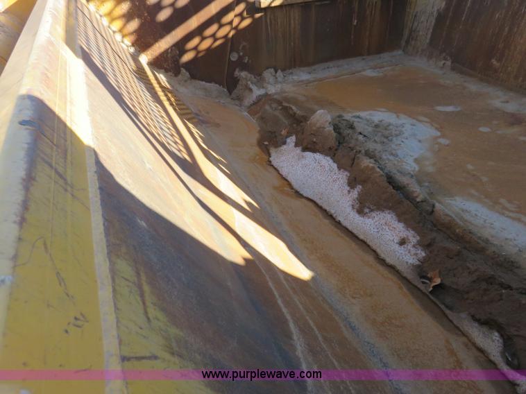 image for item I2429 2006 John Deere 1810E ejection scraper