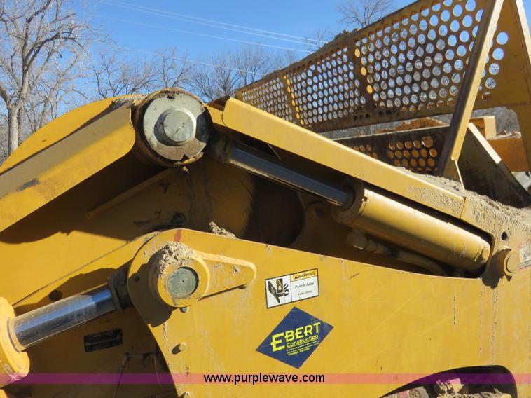 image for item I2429 2006 John Deere 1810E ejection scraper