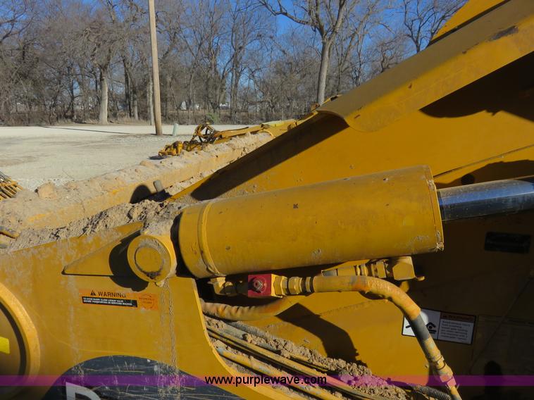 image for item I2429 2006 John Deere 1810E ejection scraper