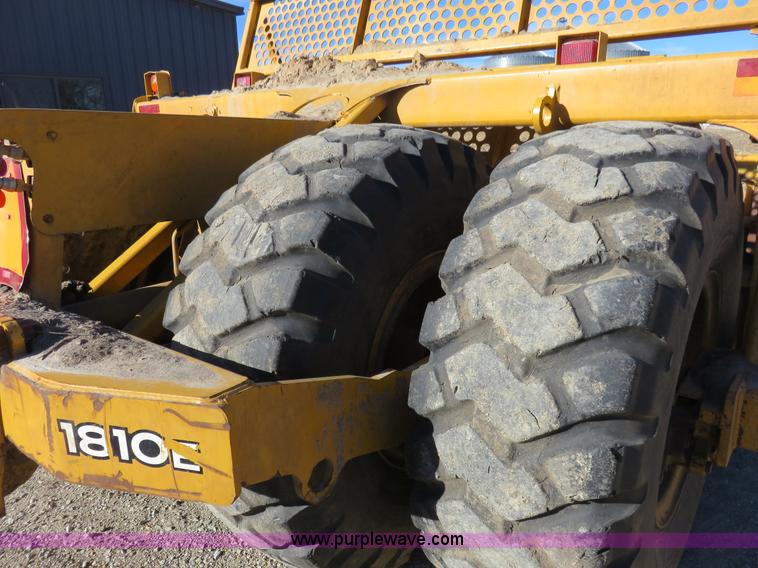 image for item I2429 2006 John Deere 1810E ejection scraper