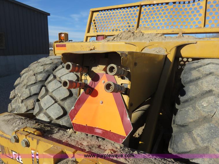 image for item I2429 2006 John Deere 1810E ejection scraper