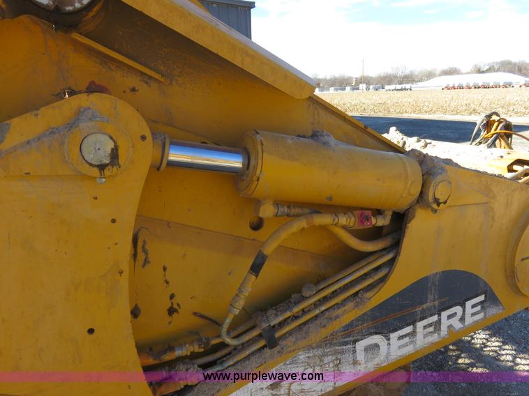 image for item I2429 2006 John Deere 1810E ejection scraper