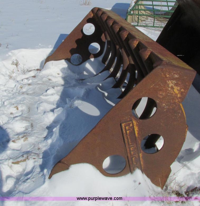 Skeleton loader bucket in Platteville, WI Item I3801 sold Purple Wave