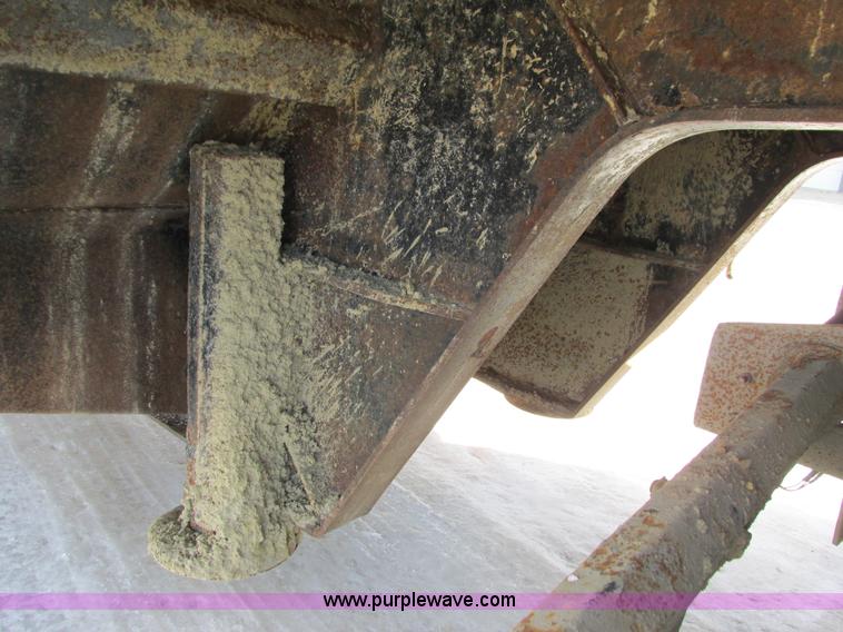 image for item I3806 1999 Trail King TK70P6-433 trailer