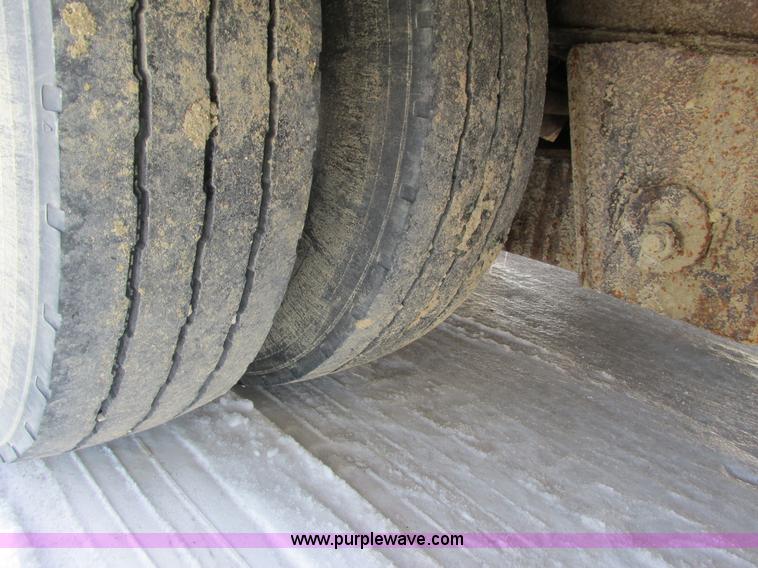 image for item I3806 1999 Trail King TK70P6-433 trailer