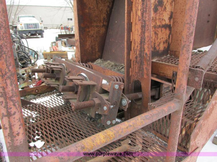 image for item I3811 St. Cloud impact crusher