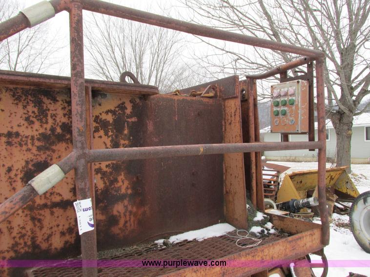 image for item I3811 St. Cloud impact crusher