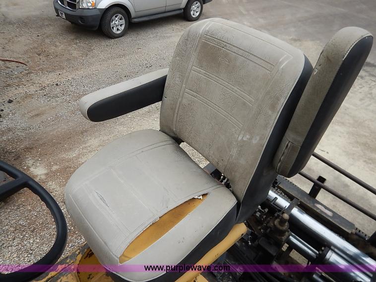 image for item I5123 1991 Caterpillar AP-1050 asphalt paver