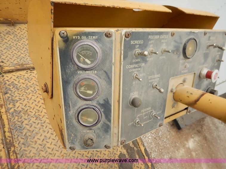 image for item I5123 1991 Caterpillar AP-1050 asphalt paver