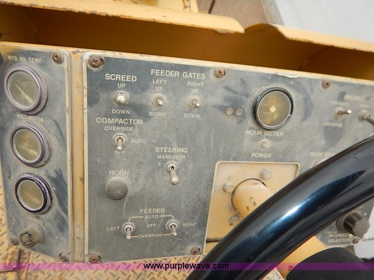 image for item I5123 1991 Caterpillar AP-1050 asphalt paver