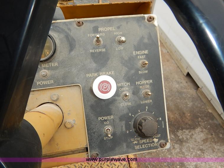 image for item I5123 1991 Caterpillar AP-1050 asphalt paver