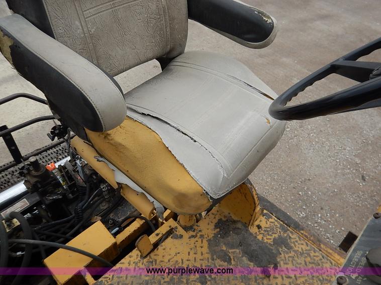 image for item I5123 1991 Caterpillar AP-1050 asphalt paver