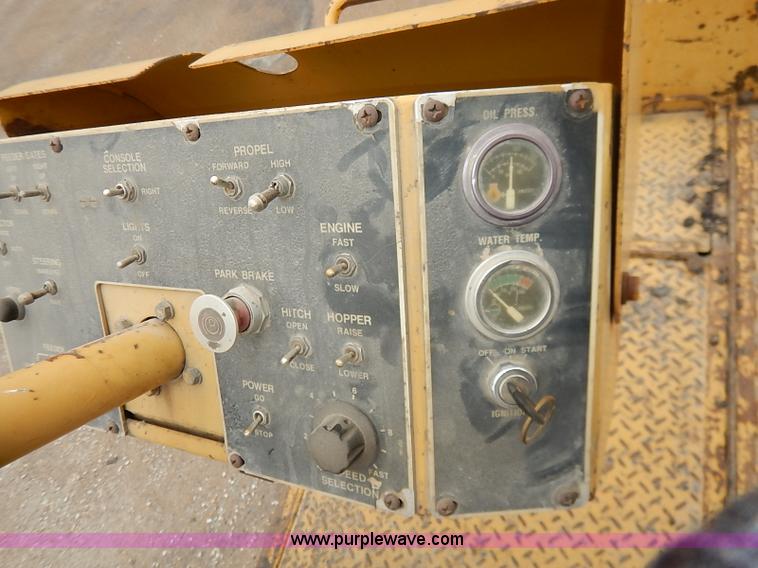 image for item I5123 1991 Caterpillar AP-1050 asphalt paver