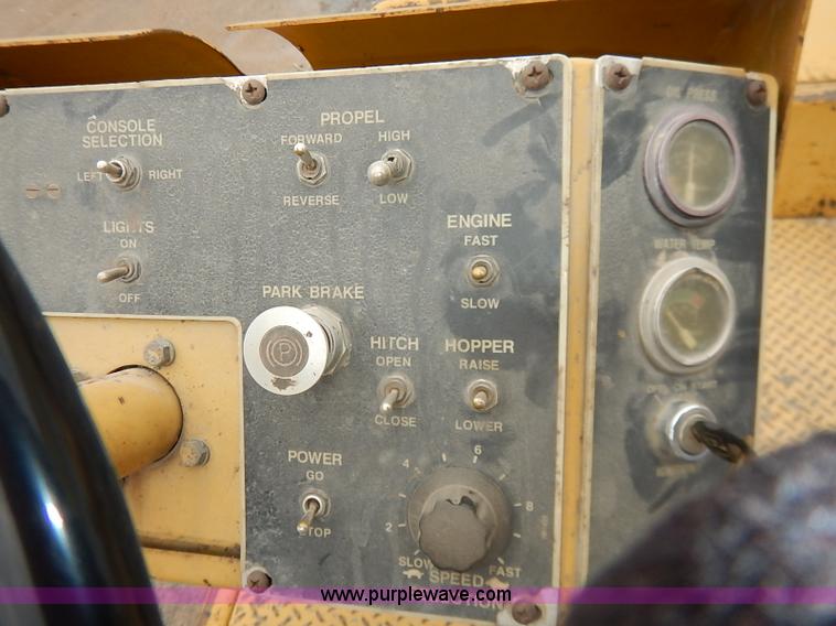 image for item I5123 1991 Caterpillar AP-1050 asphalt paver