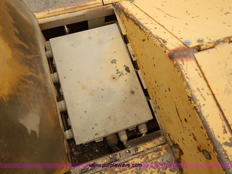 image for item I5123 1991 Caterpillar AP-1050 asphalt paver