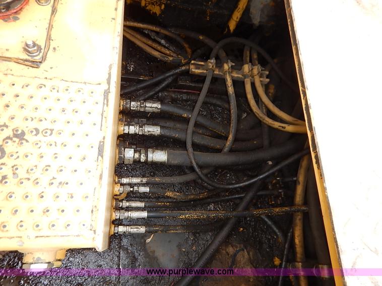 image for item I5123 1991 Caterpillar AP-1050 asphalt paver