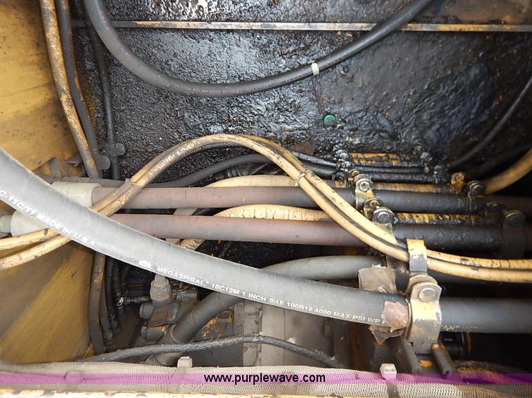 image for item I5123 1991 Caterpillar AP-1050 asphalt paver