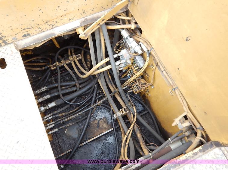 image for item I5123 1991 Caterpillar AP-1050 asphalt paver