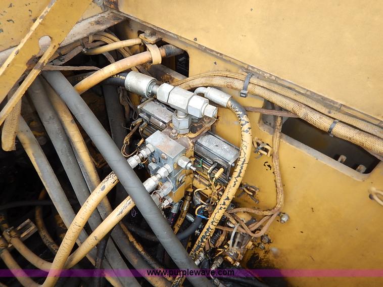 image for item I5123 1991 Caterpillar AP-1050 asphalt paver