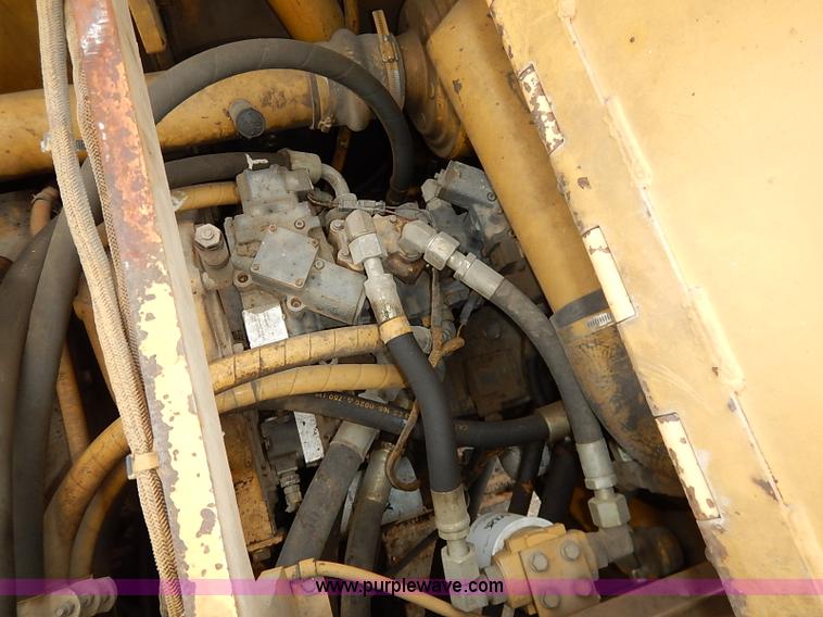 image for item I5123 1991 Caterpillar AP-1050 asphalt paver