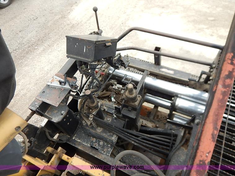 image for item I5123 1991 Caterpillar AP-1050 asphalt paver