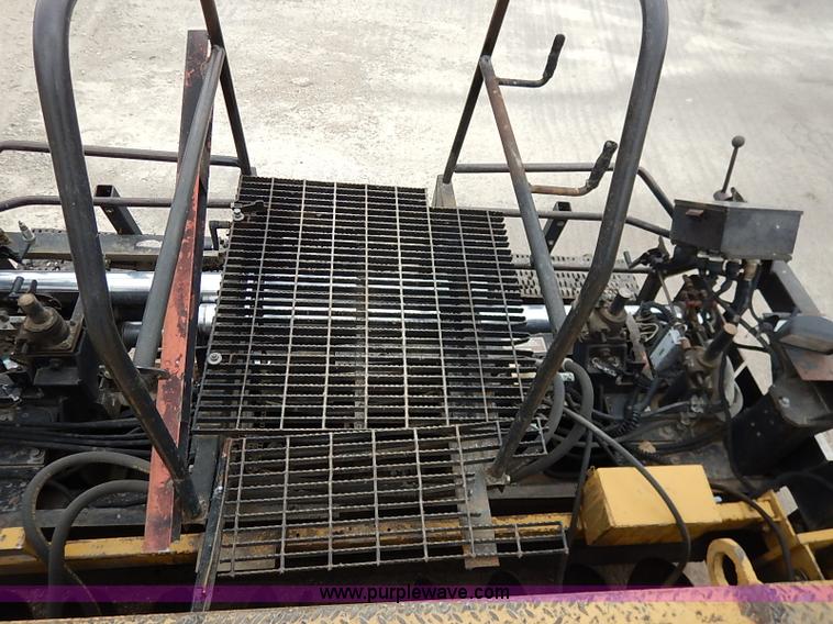 image for item I5123 1991 Caterpillar AP-1050 asphalt paver