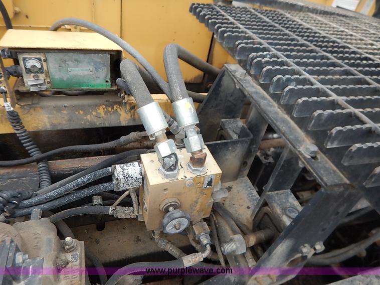 image for item I5123 1991 Caterpillar AP-1050 asphalt paver