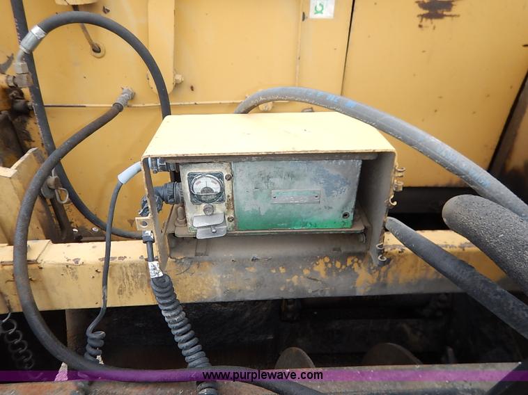 image for item I5123 1991 Caterpillar AP-1050 asphalt paver