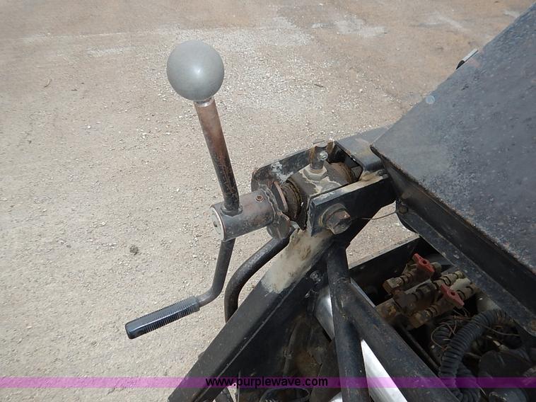 image for item I5123 1991 Caterpillar AP-1050 asphalt paver