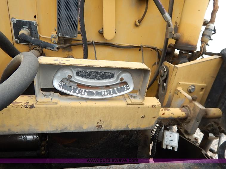 image for item I5123 1991 Caterpillar AP-1050 asphalt paver