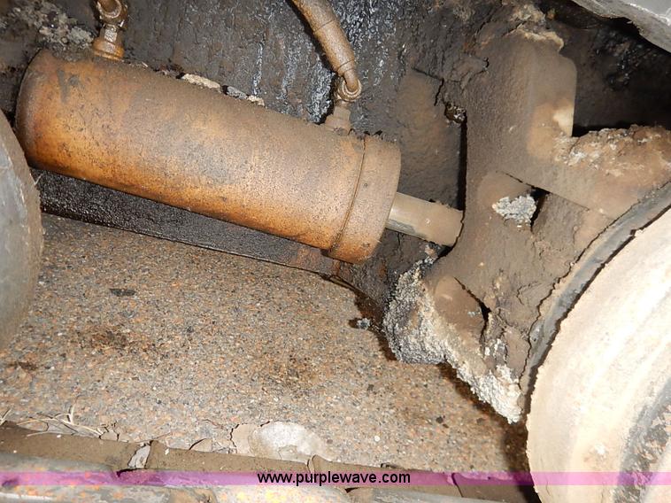 image for item I5123 1991 Caterpillar AP-1050 asphalt paver