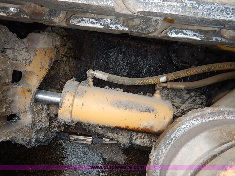 image for item I5123 1991 Caterpillar AP-1050 asphalt paver