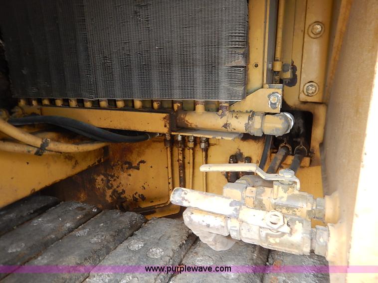 image for item I5123 1991 Caterpillar AP-1050 asphalt paver