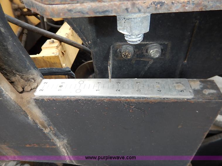 image for item I5123 1991 Caterpillar AP-1050 asphalt paver