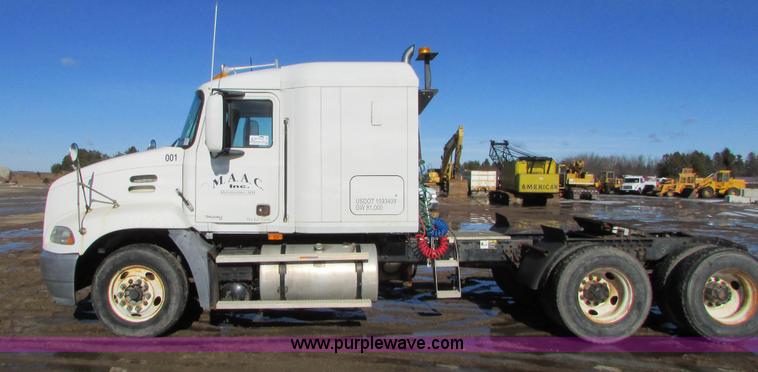 image for item I6667 2002 Mack CX613 Vision semi truck