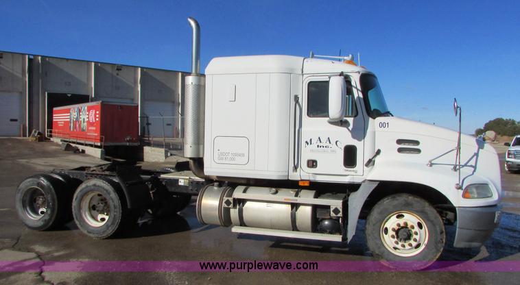 image for item I6667 2002 Mack CX613 Vision semi truck