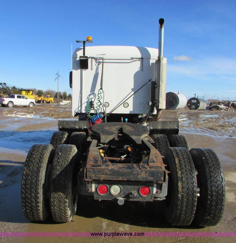 image for item I6667 2002 Mack CX613 Vision semi truck