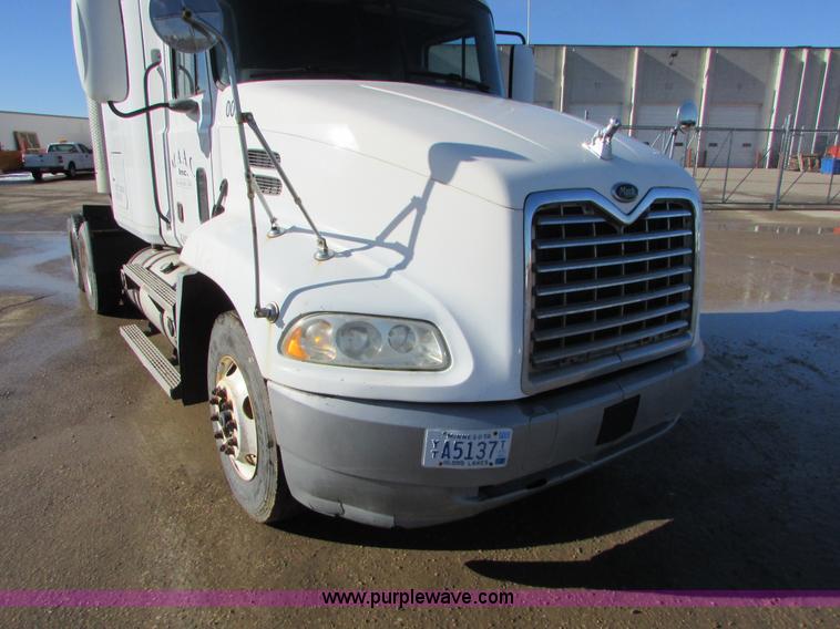 image for item I6667 2002 Mack CX613 Vision semi truck