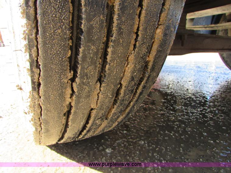 image for item I6667 2002 Mack CX613 Vision semi truck