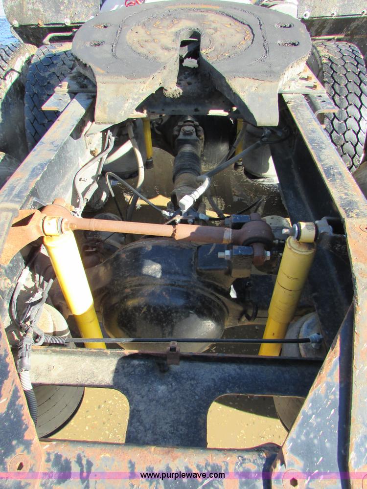 image for item I6667 2002 Mack CX613 Vision semi truck