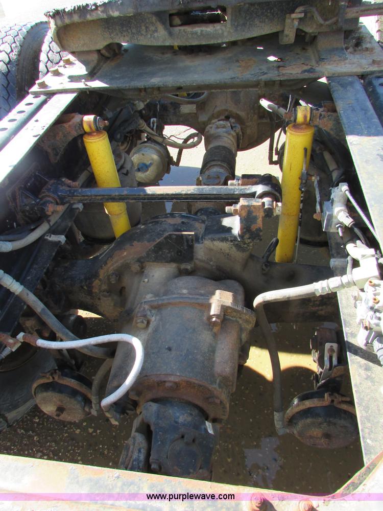 image for item I6667 2002 Mack CX613 Vision semi truck