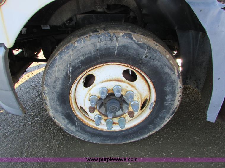 image for item I6667 2002 Mack CX613 Vision semi truck